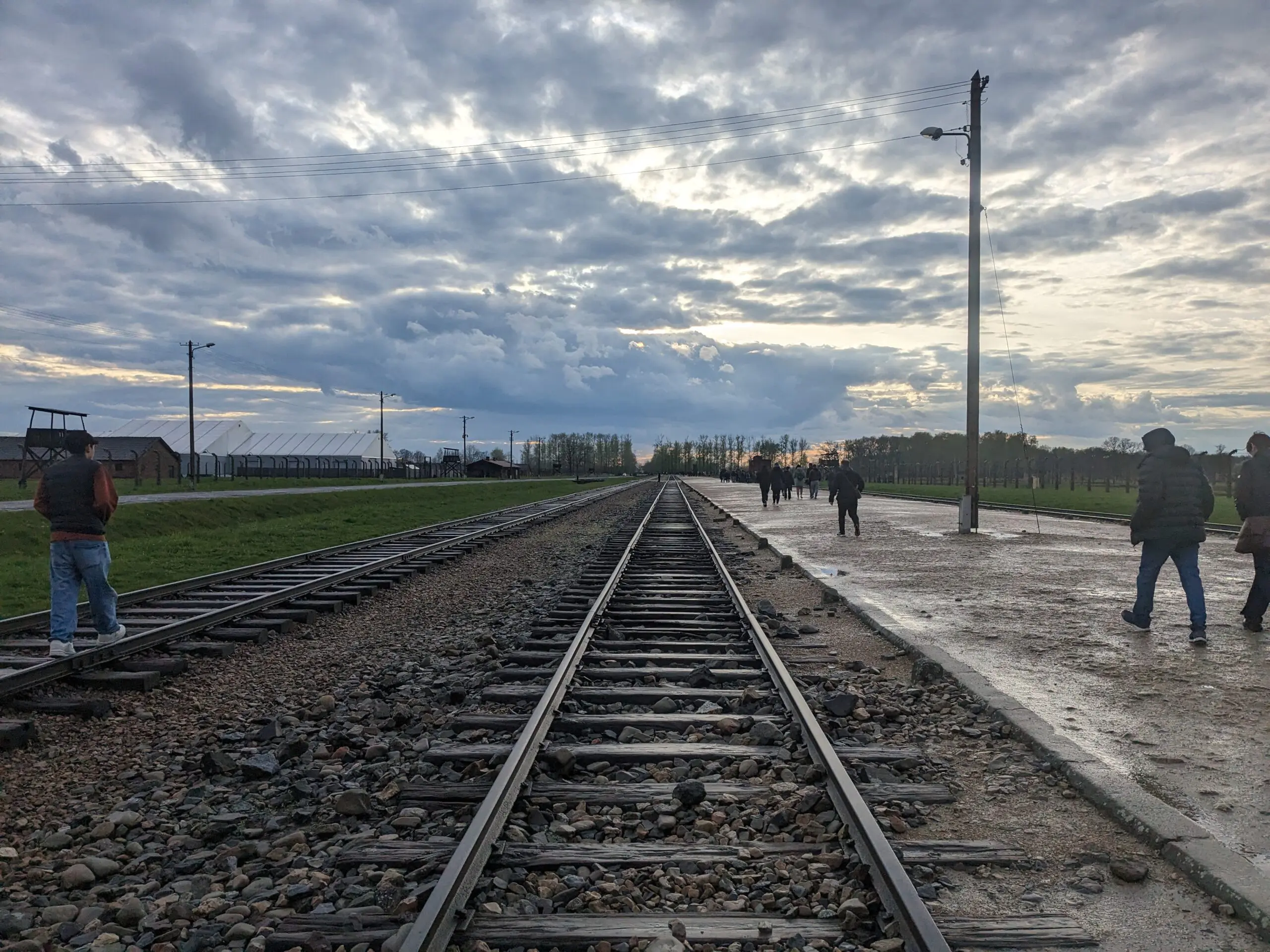 Bikkels on Bikes op fietsavontuur naar Vietnam - Dag in Auschwitz - 14