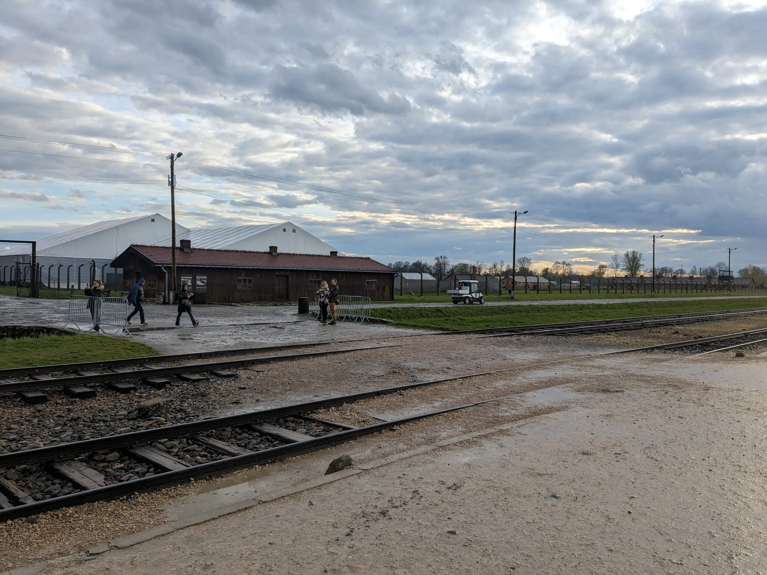 Bikkels on Bikes op fietsavontuur naar Vietnam - Dag in Auschwitz - 16