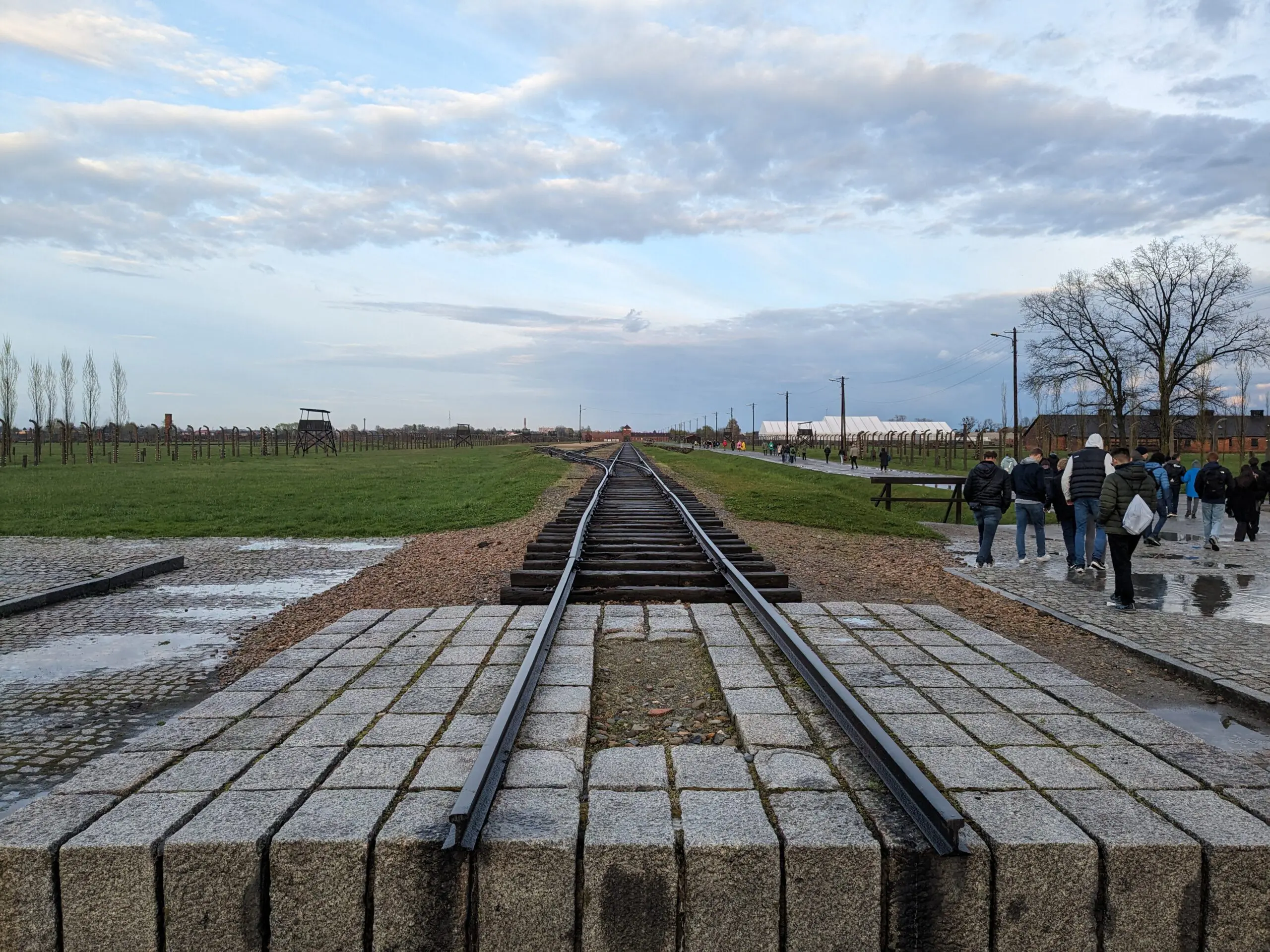 Bikkels on Bikes op fietsavontuur naar Vietnam - Dag in Auschwitz - 17