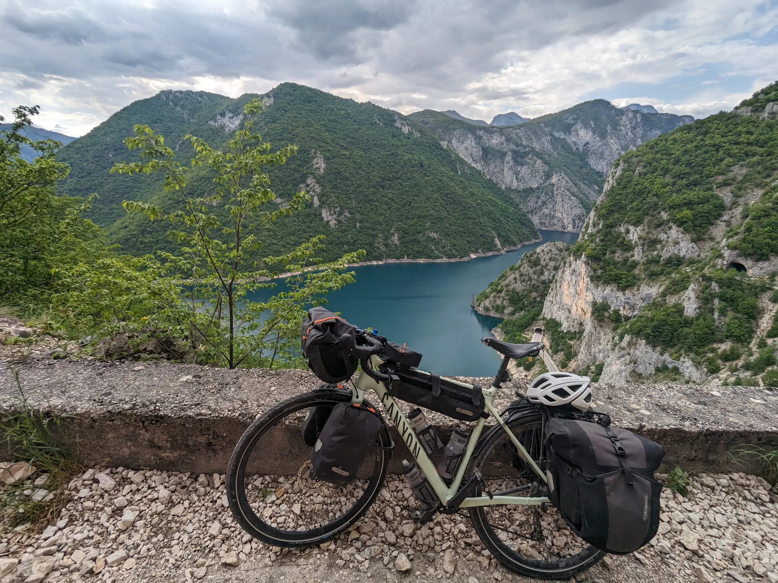 Durmitor park in Montenegro met bikkels on bikes