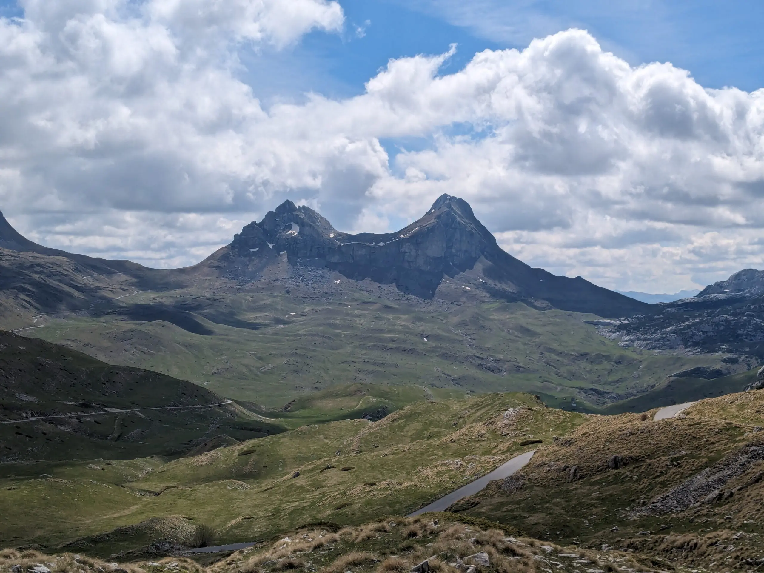 Durmitor park in Montenegro met bikkels on bikes