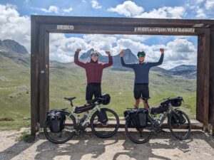 Durmitor park in Montenegro met bikkels on bikes