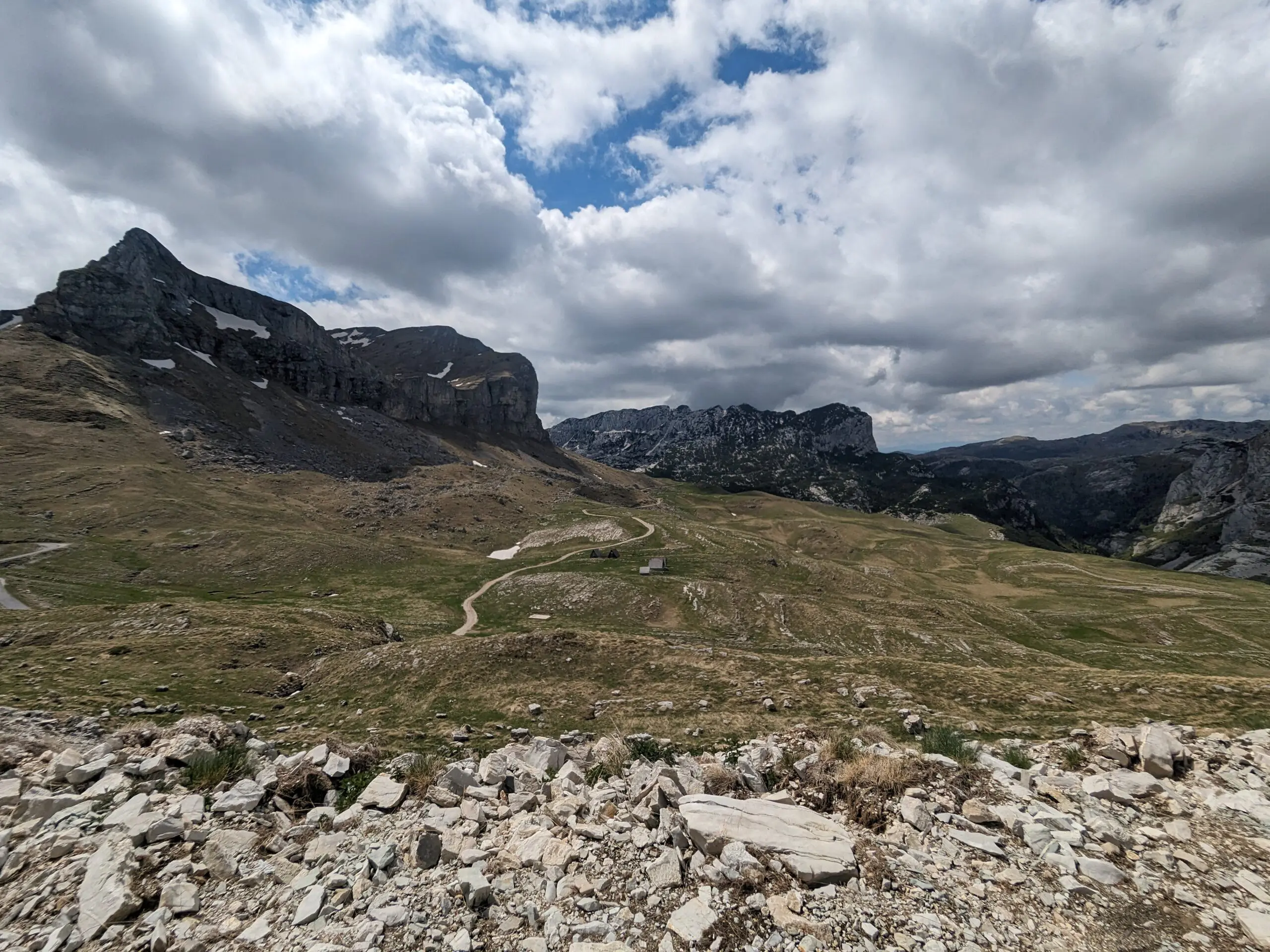 Durmitor park in Montenegro met bikkels on bikes