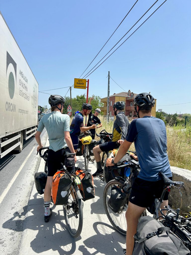 Bikkels on Bikes fietsen met andere fietsers door Turkije