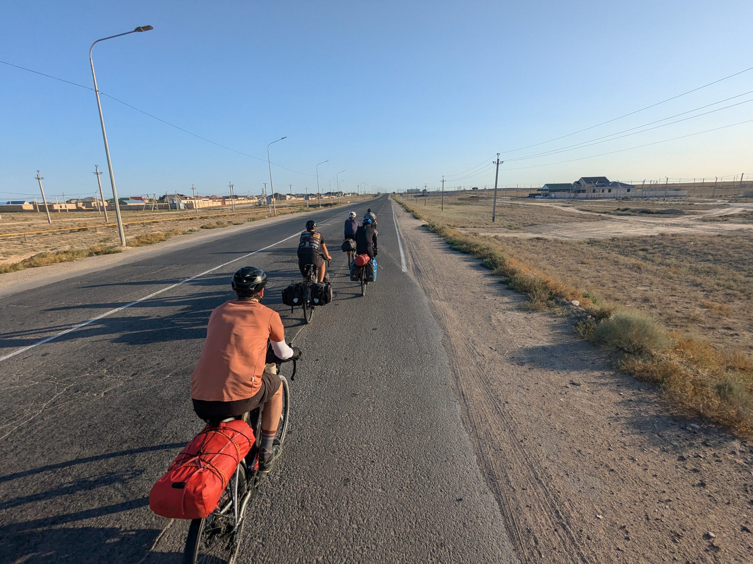 De leegte van Kazachstan ontdekken met Bikkels on Bikes