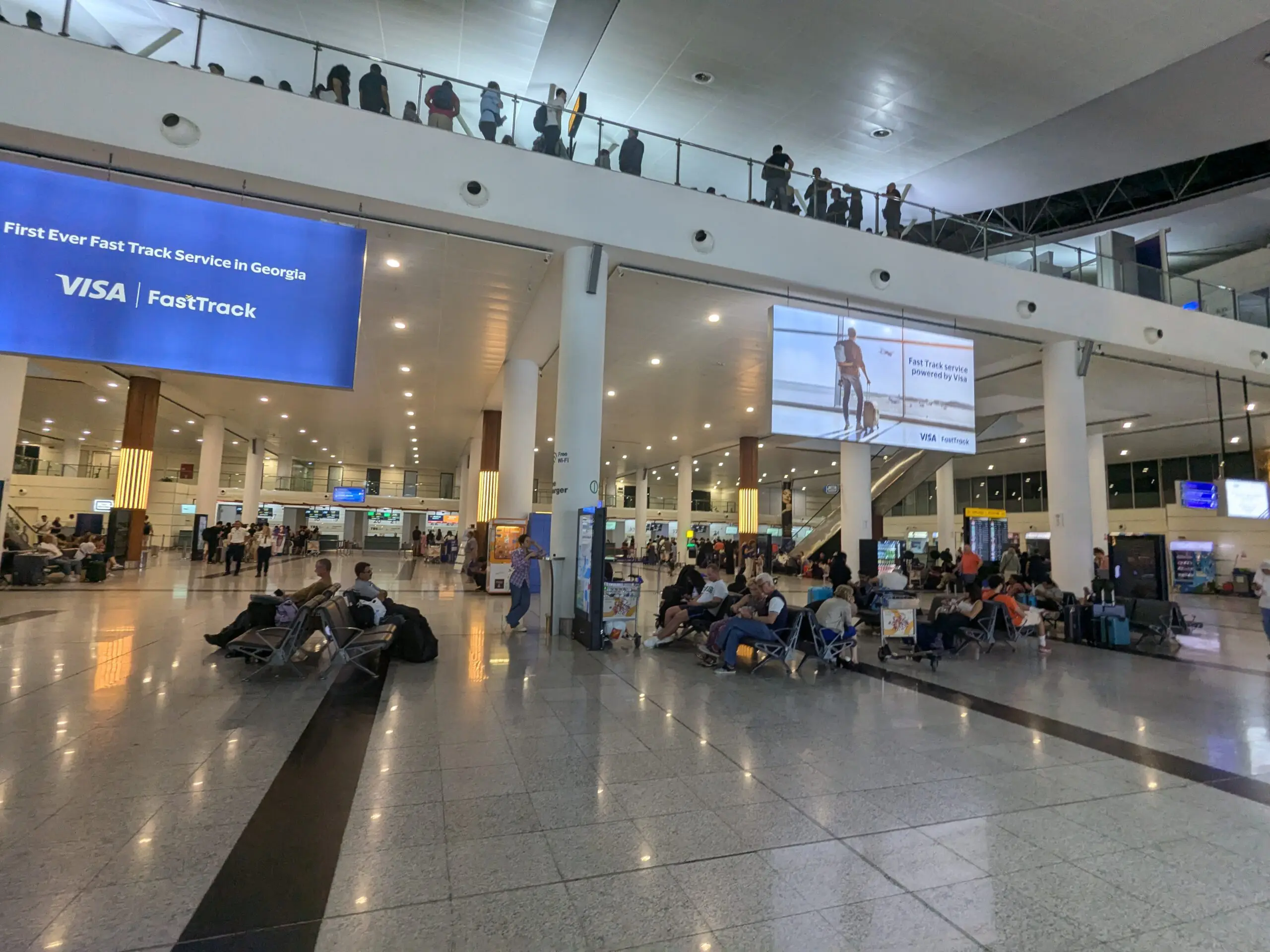 Bikkels on Bikes vliegen over de Kaspische zee