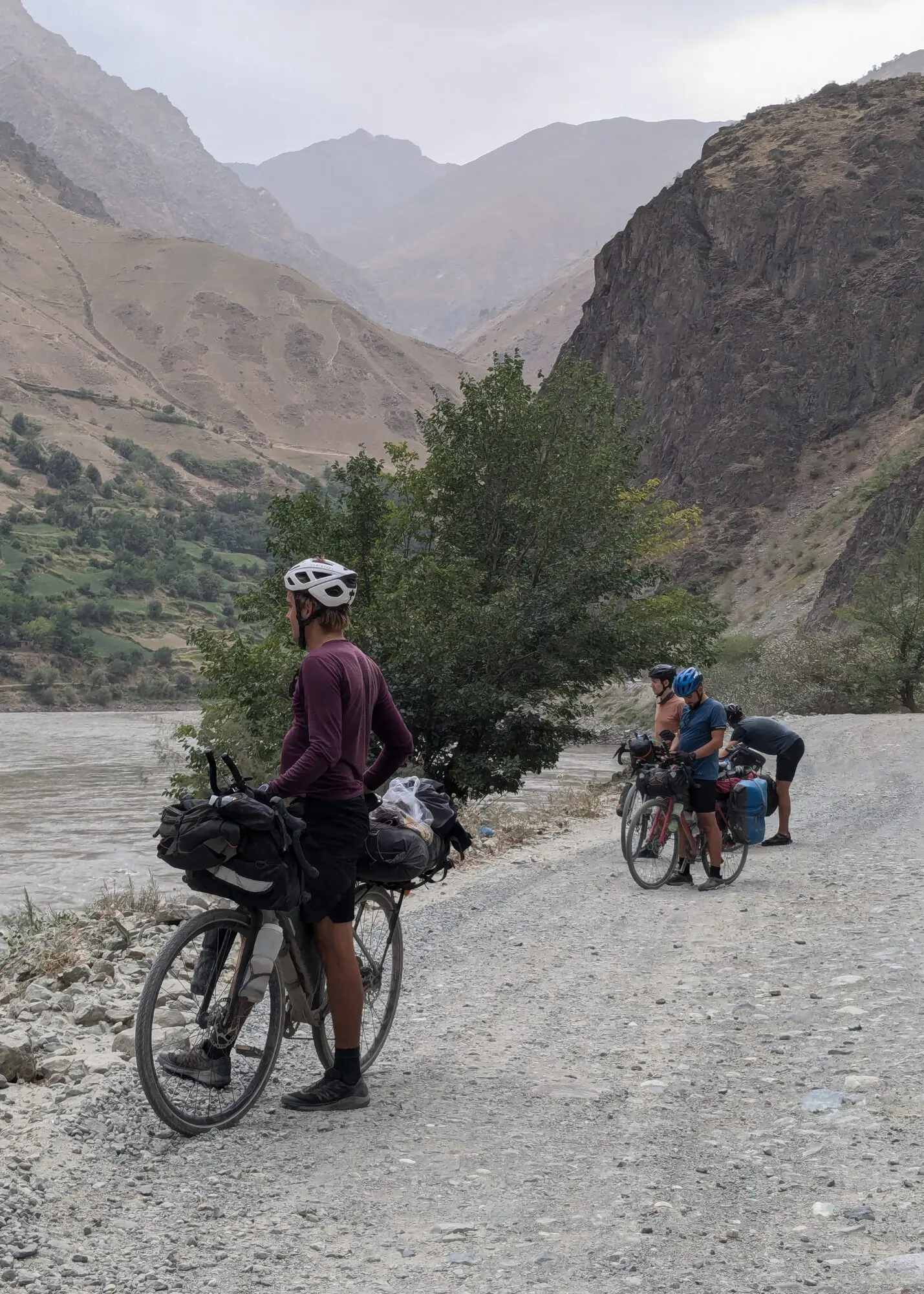 Bikkels on Bikes beginnen aan de Pamir Highway